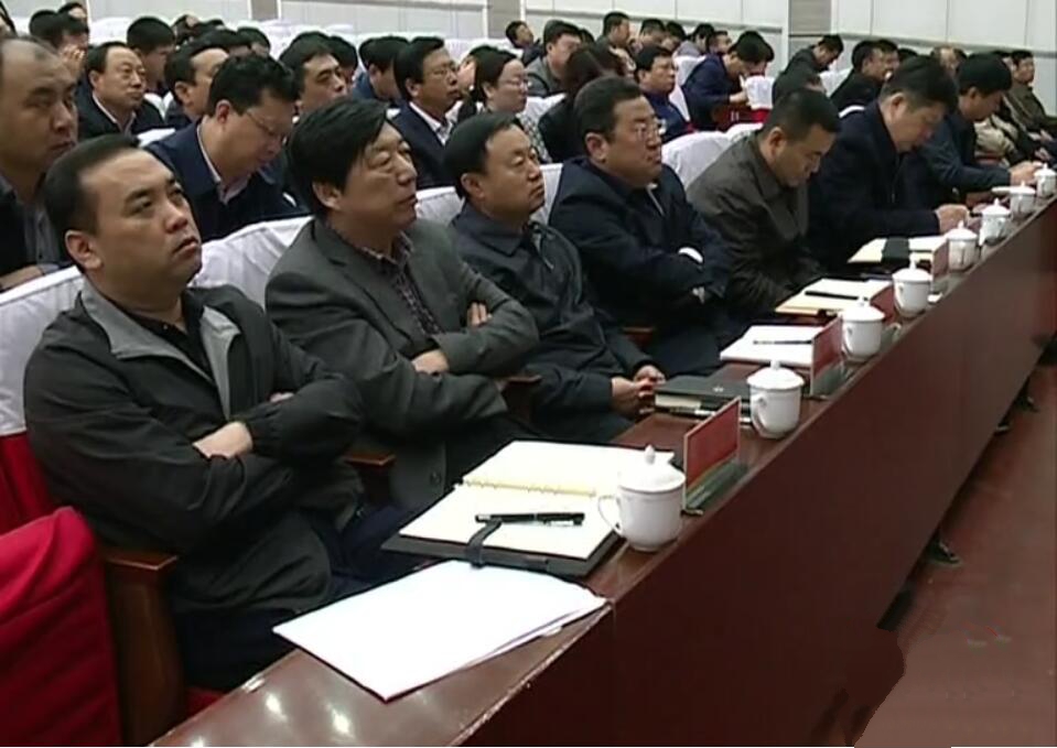 組織收聽(tīng)脫貧攻堅(jiān)2.jpg
