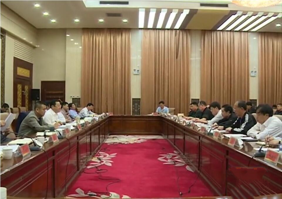 賈京磊主持召開全縣黨政班子聯(lián)席會議.jpg