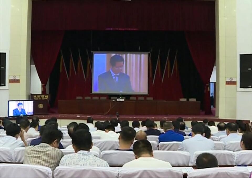 我縣組織收聽收看全省民營經(jīng)濟發(fā)展大會.jpg