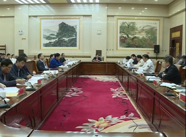 史林友主持召開十三屆縣委第47次常委會(huì)議.jpg