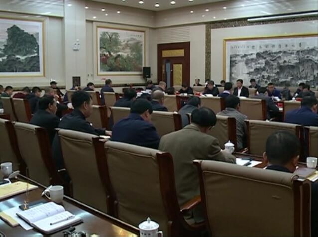 史林友主持召開縣委理論學習中心組2018年10月集中學習研討會議.jpg