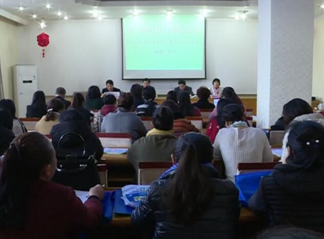 我縣舉行青年企業(yè)家協(xié)會志愿講師團(tuán)講師簽約儀式.jpg
