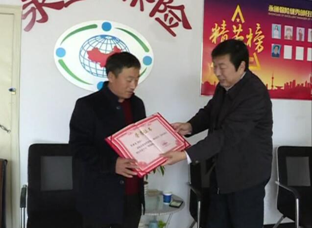 張懷良走訪慰問見義勇為模范.jpg