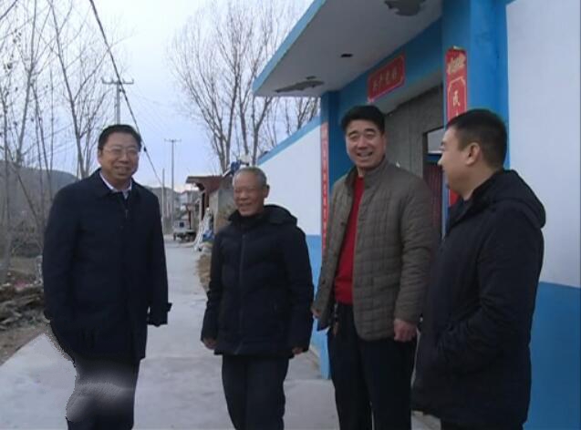 史林友深入興城鎮(zhèn)走訪慰問.jpg