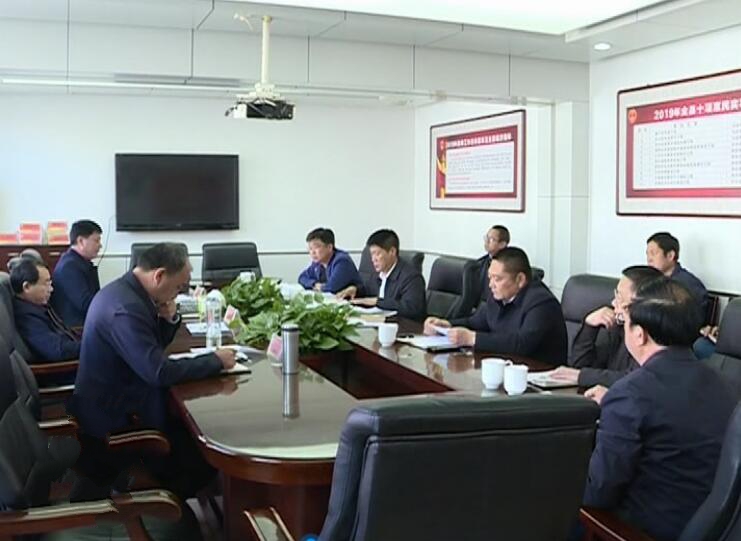 王錦山主持召開縣長(zhǎng)辦公會(huì).jpg
