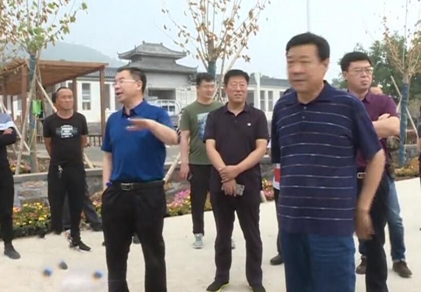 王錦山督導(dǎo)檢查人居環(huán)境.jpg