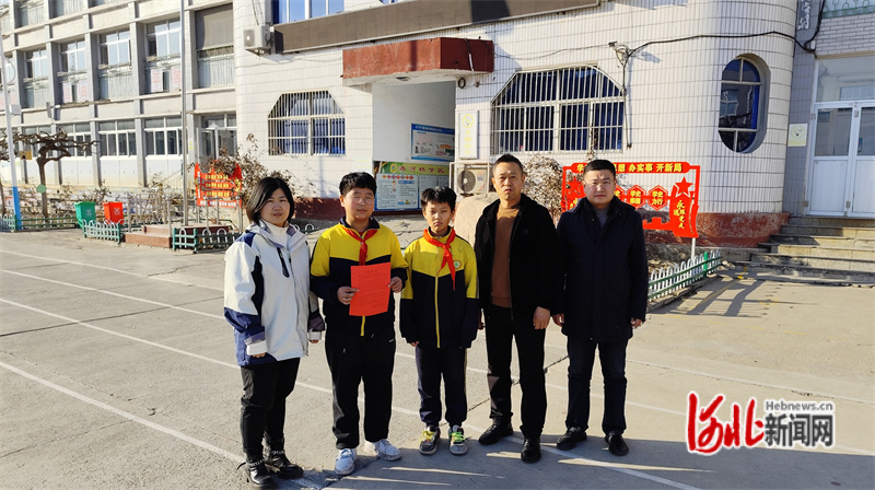 4b6a253b-e4bb-4b52-90bc-31ba2c7197d1.jpg